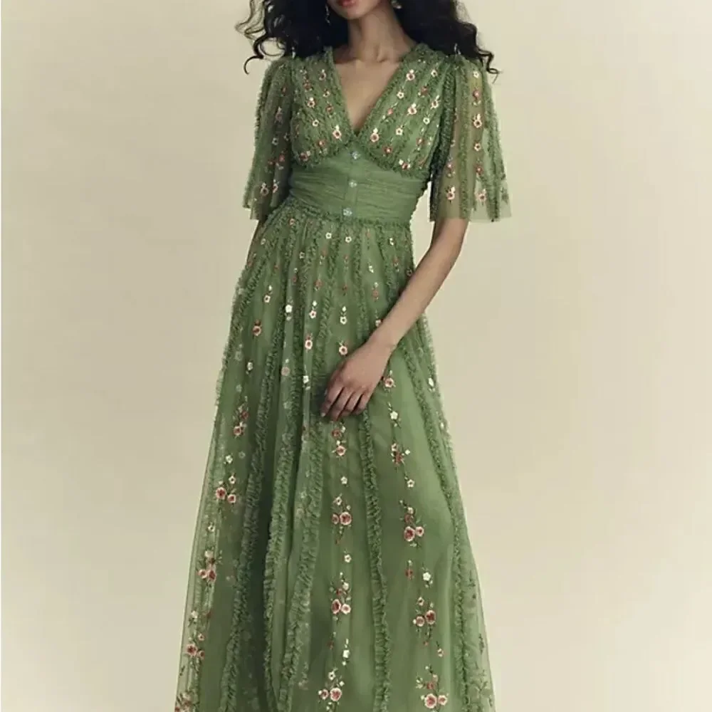 Mac Duggal Short-Sleeve Floral Ruffled V-Neck Gown/ size 16